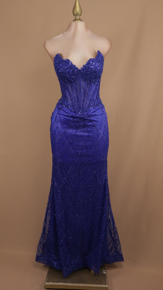 Vestido largo de graduación straple con aplicación