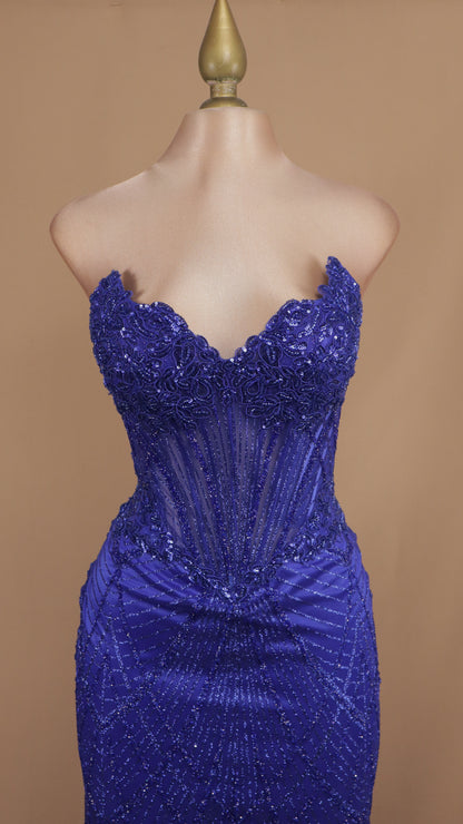 Vestido largo de graduación straple con aplicación