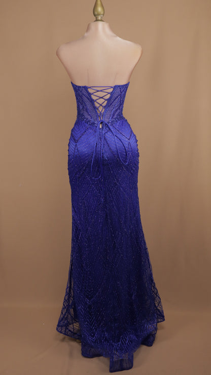 Vestido largo de graduación straple con aplicación