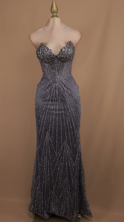 Vestido largo de graduación con aplicación y escote en V