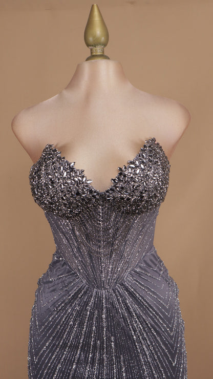 Vestido largo de graduación con aplicación y escote en V