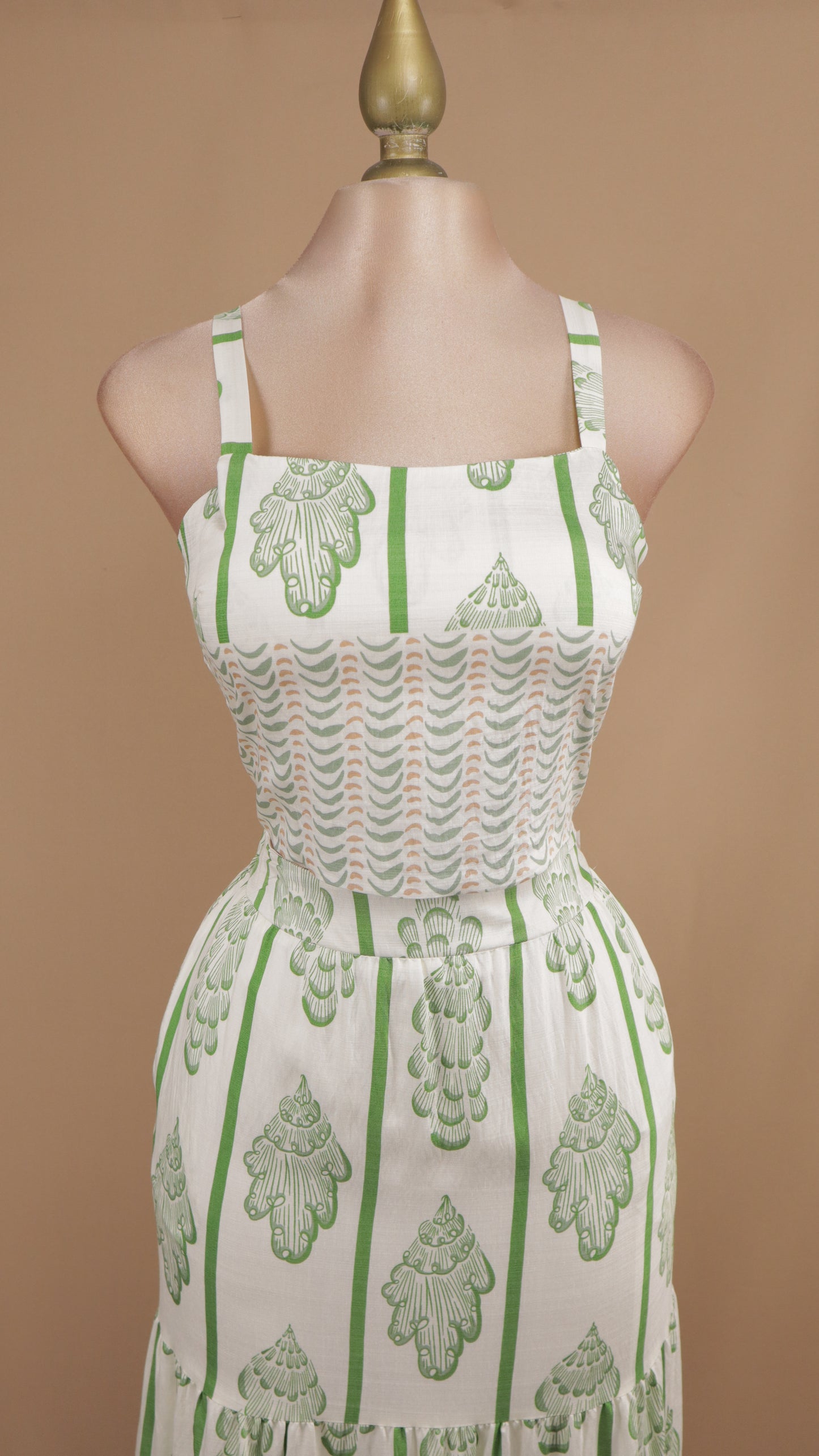 Conjunto estampado de falda y crop de tirante