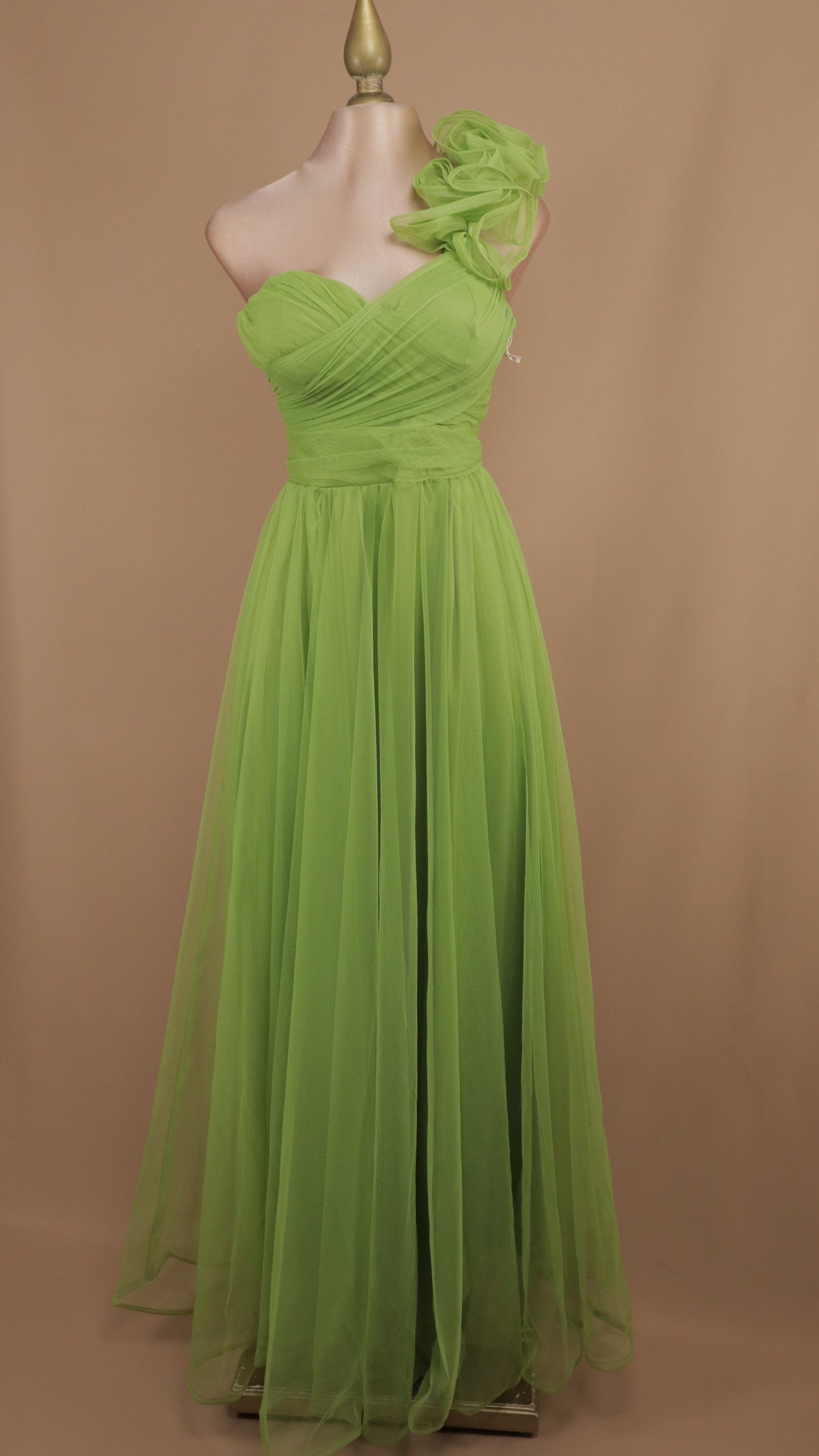 Vestido largo de tul con escote corazón