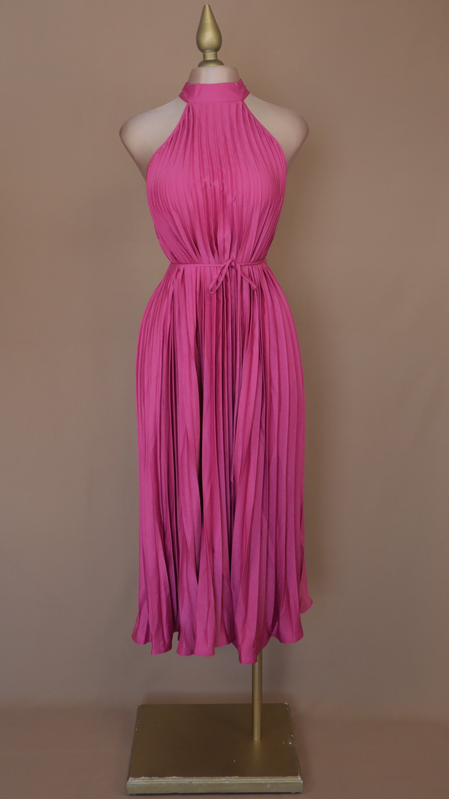 VESTIDO MAXI HALTER Y PLIZADO FRESH