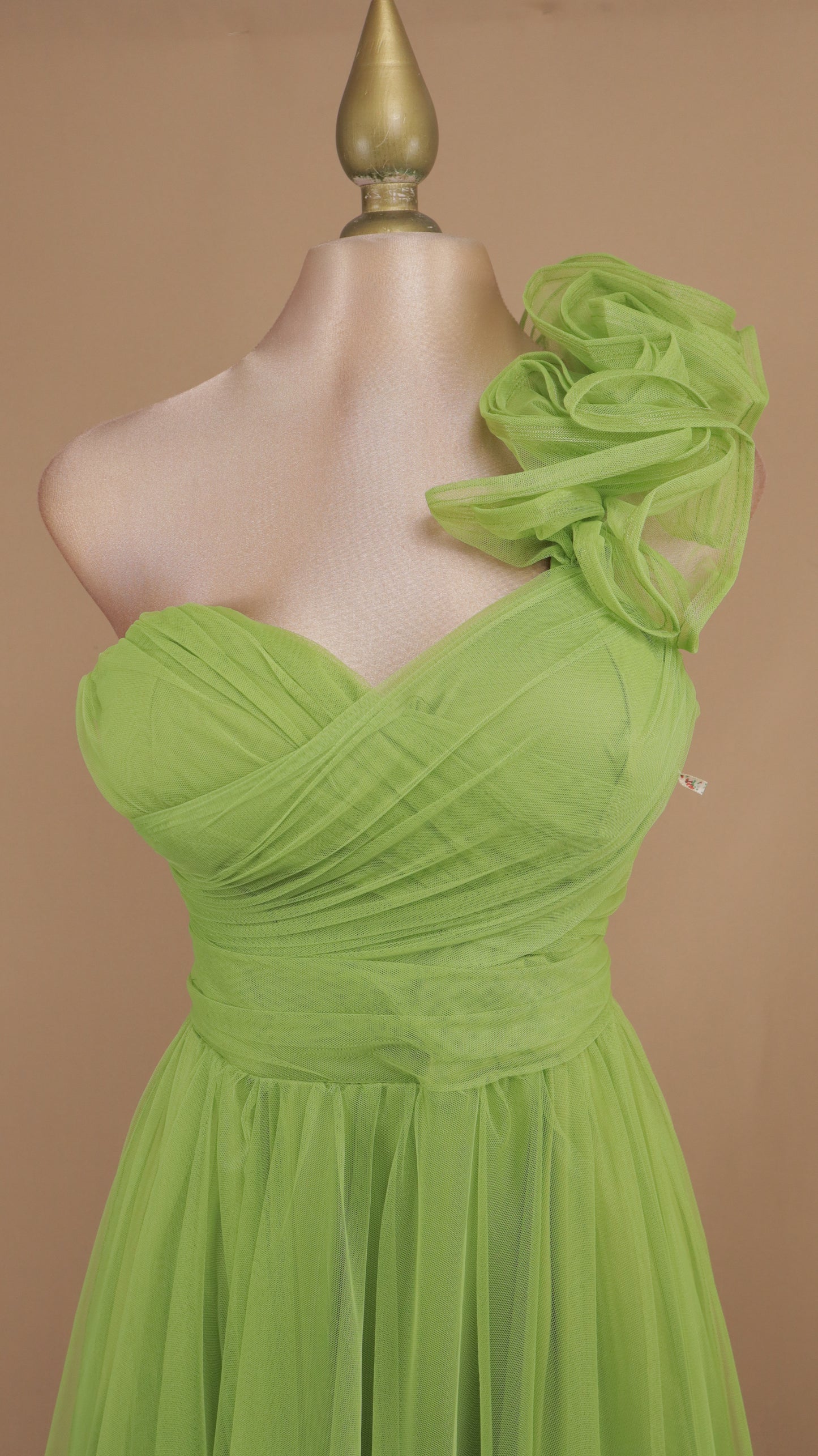 Vestido largo de tul con escote corazón
