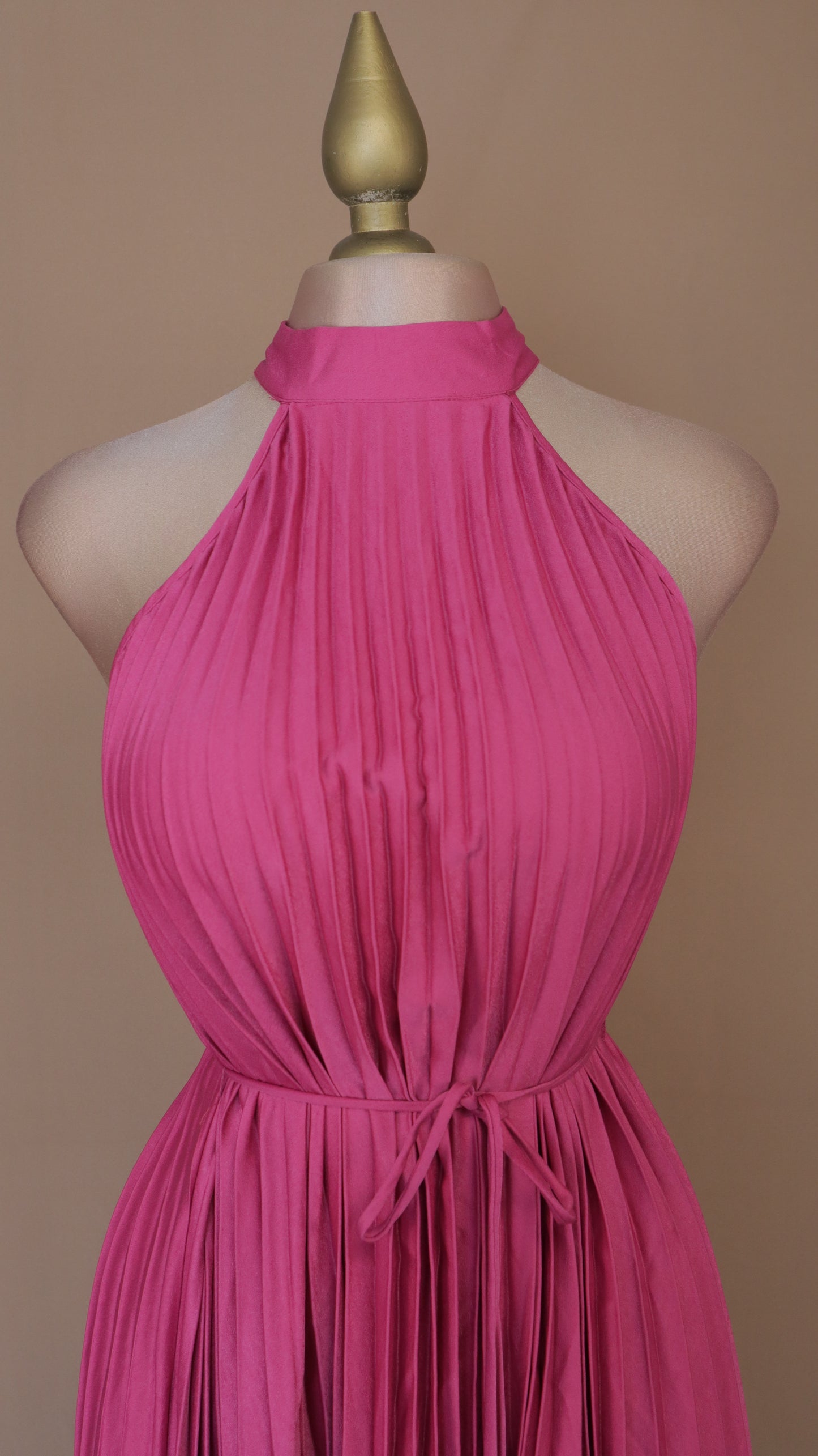 VESTIDO MAXI HALTER Y PLIZADO FRESH