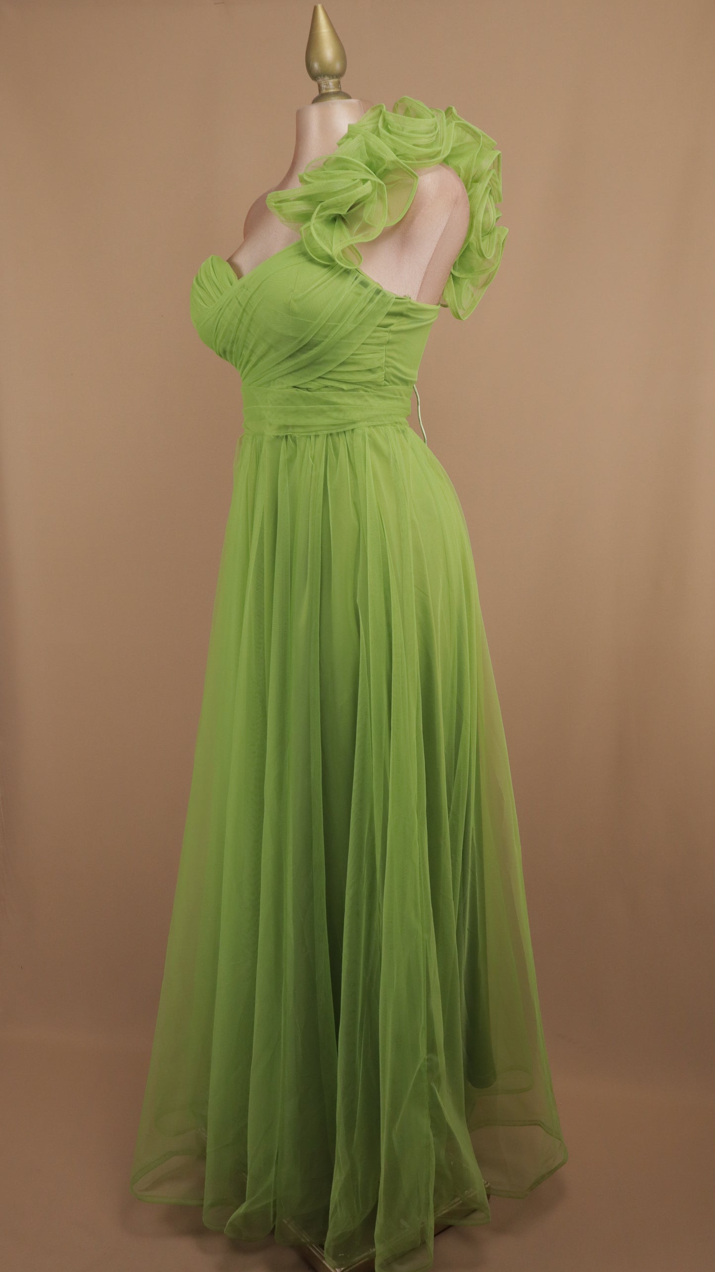 Vestido largo de tul con escote corazón