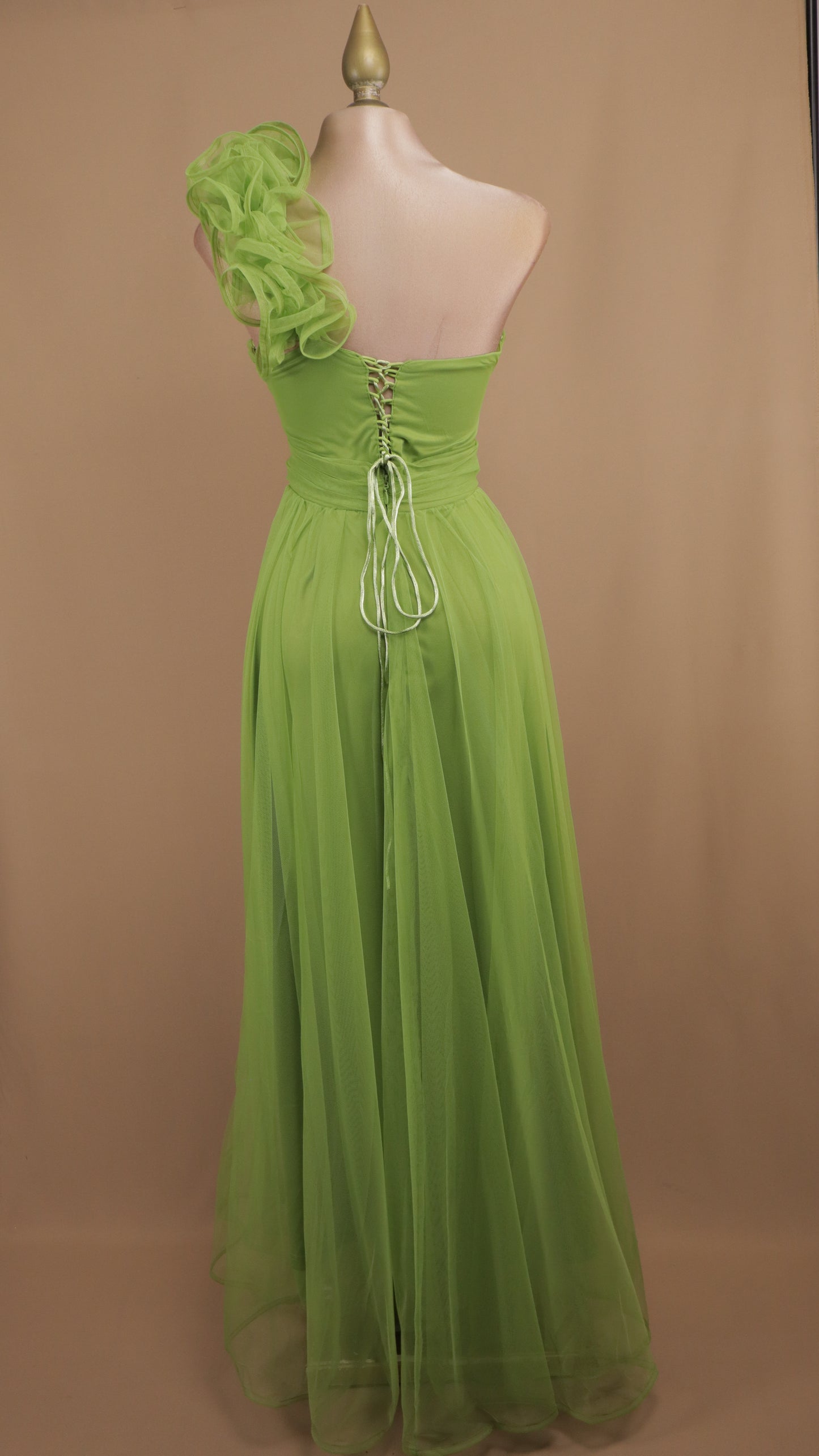 Vestido largo de tul con escote corazón