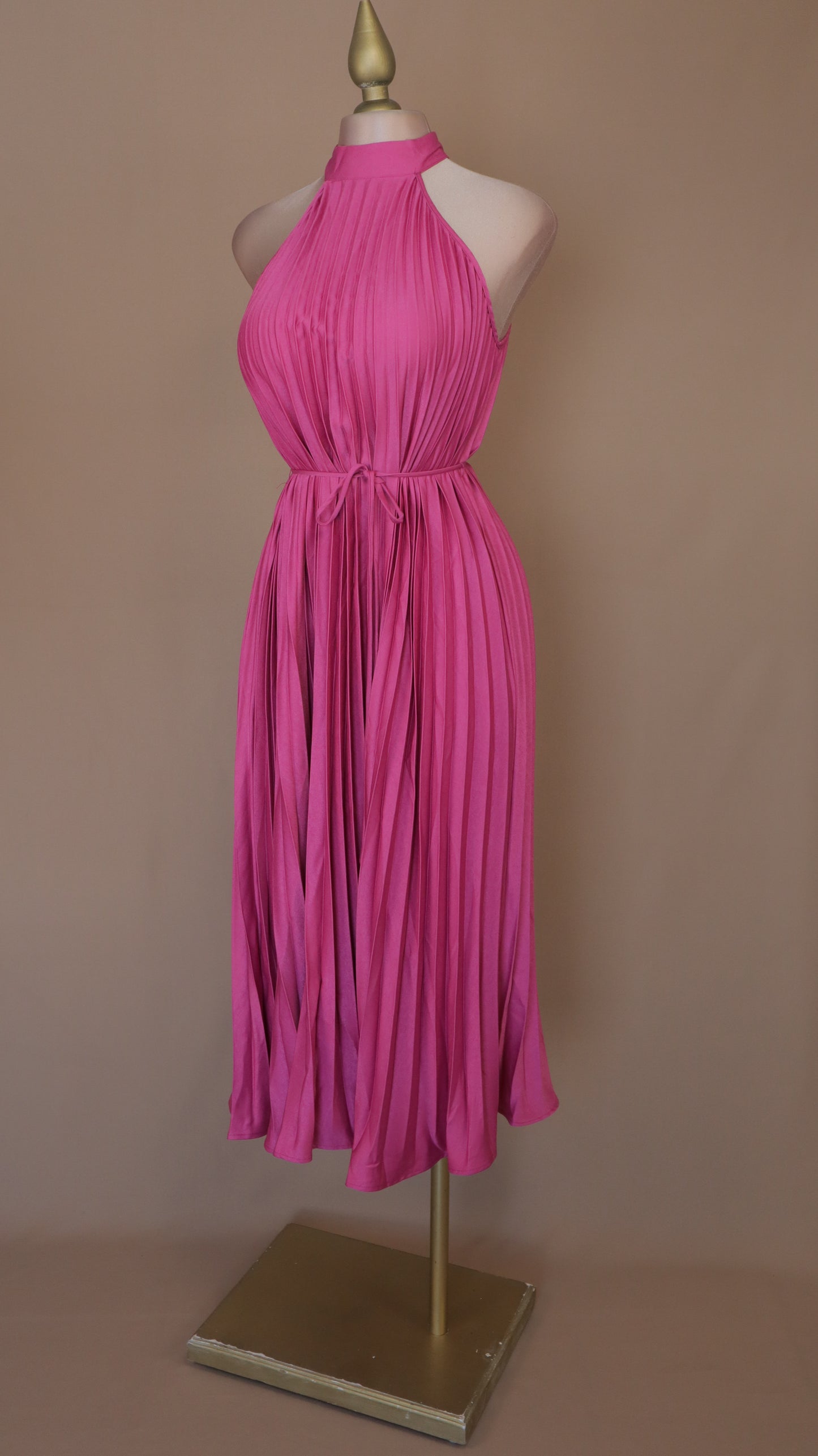 VESTIDO MAXI HALTER Y PLIZADO FRESH