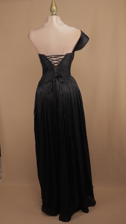 Vestido largo plisado asimétrico con corset