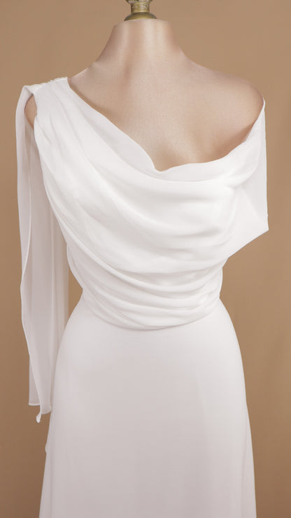 Vestido largo de novia plus asimétrico