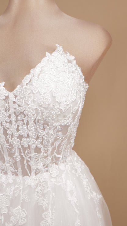 Vestido largo de novia estraple con bordado y falda circular