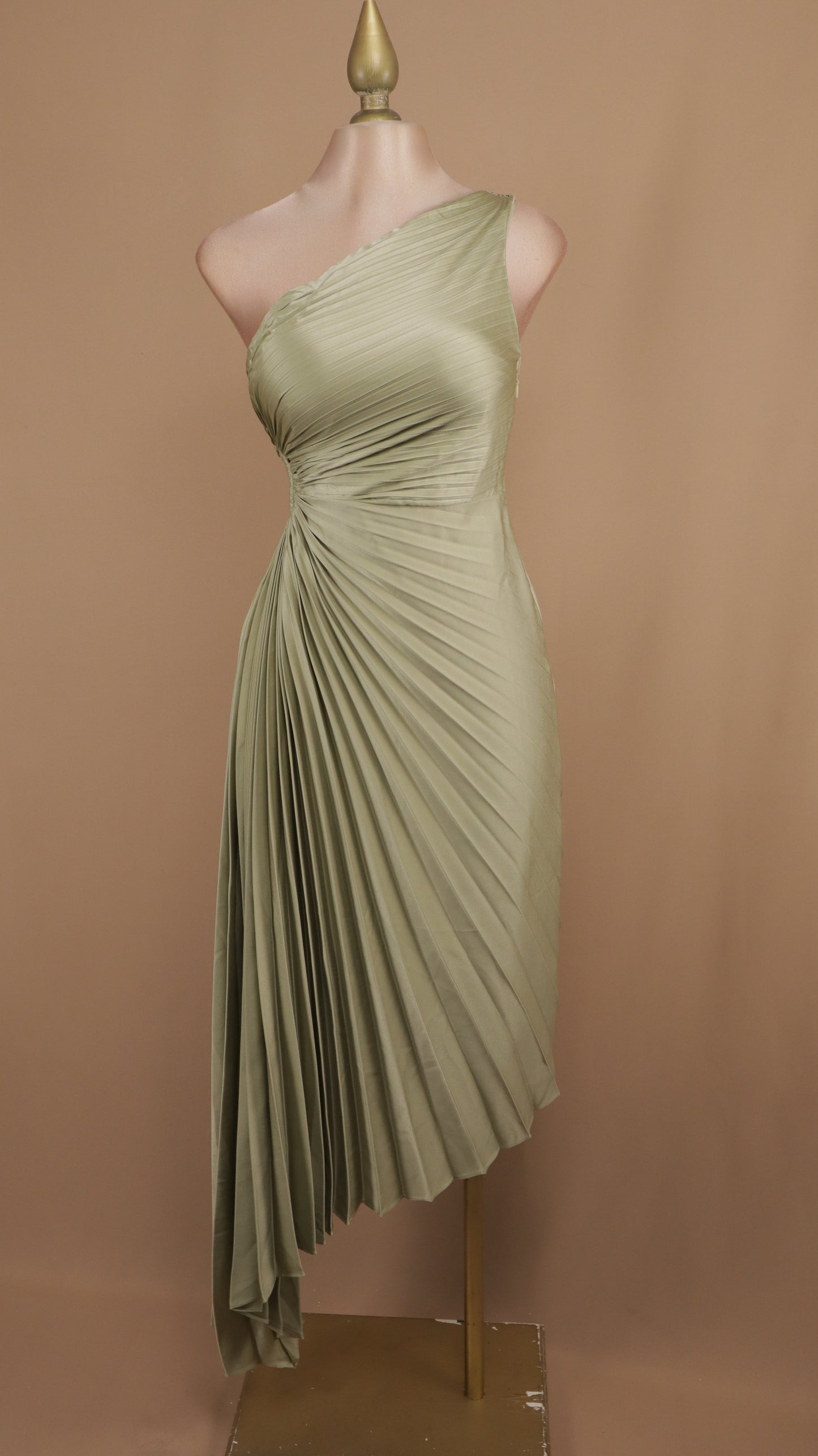 Vestido maxi asimétrico ojal