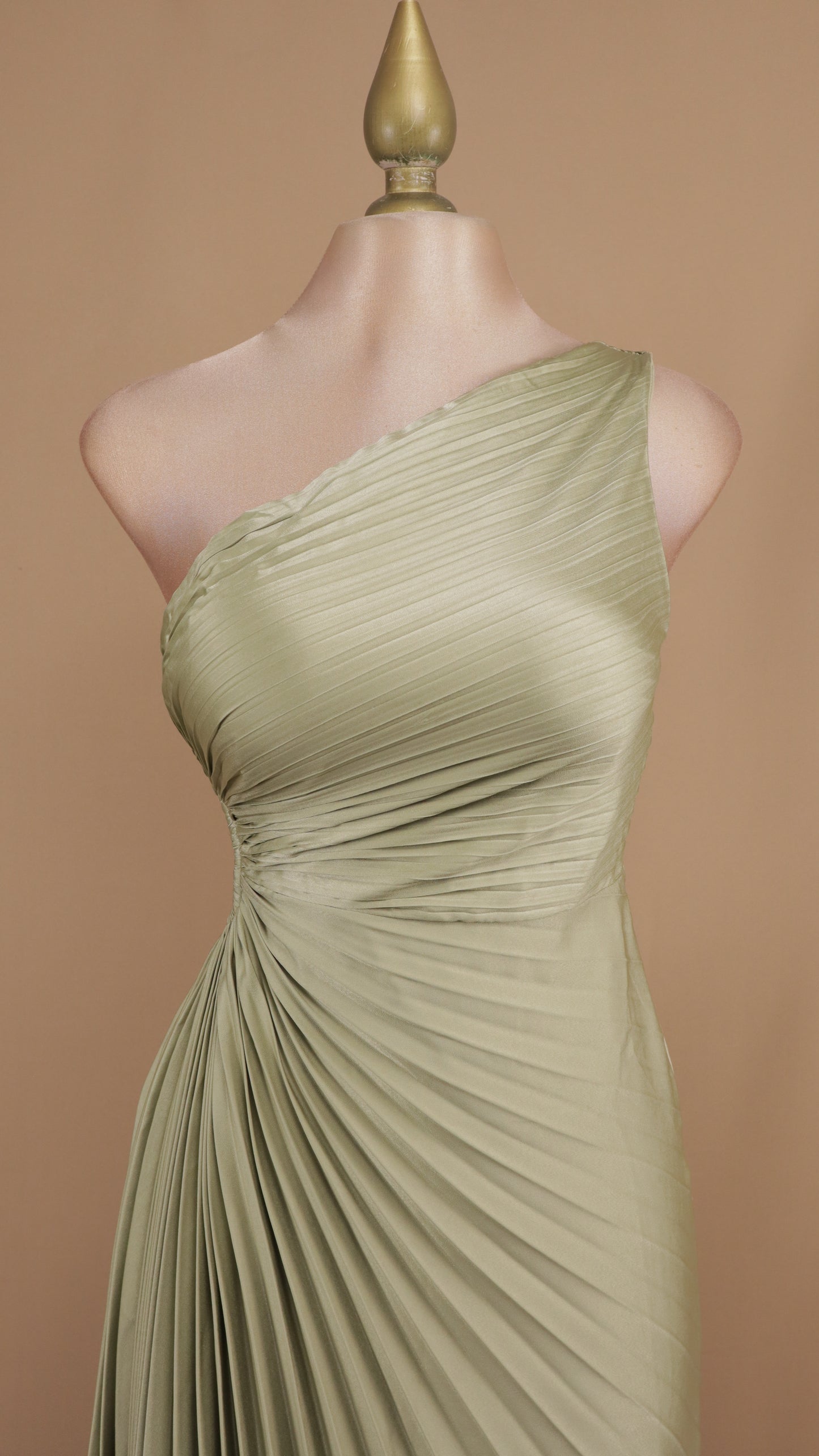 Vestido maxi asimétrico ojal