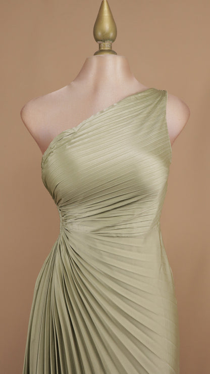 Vestido maxi asimétrico ojal