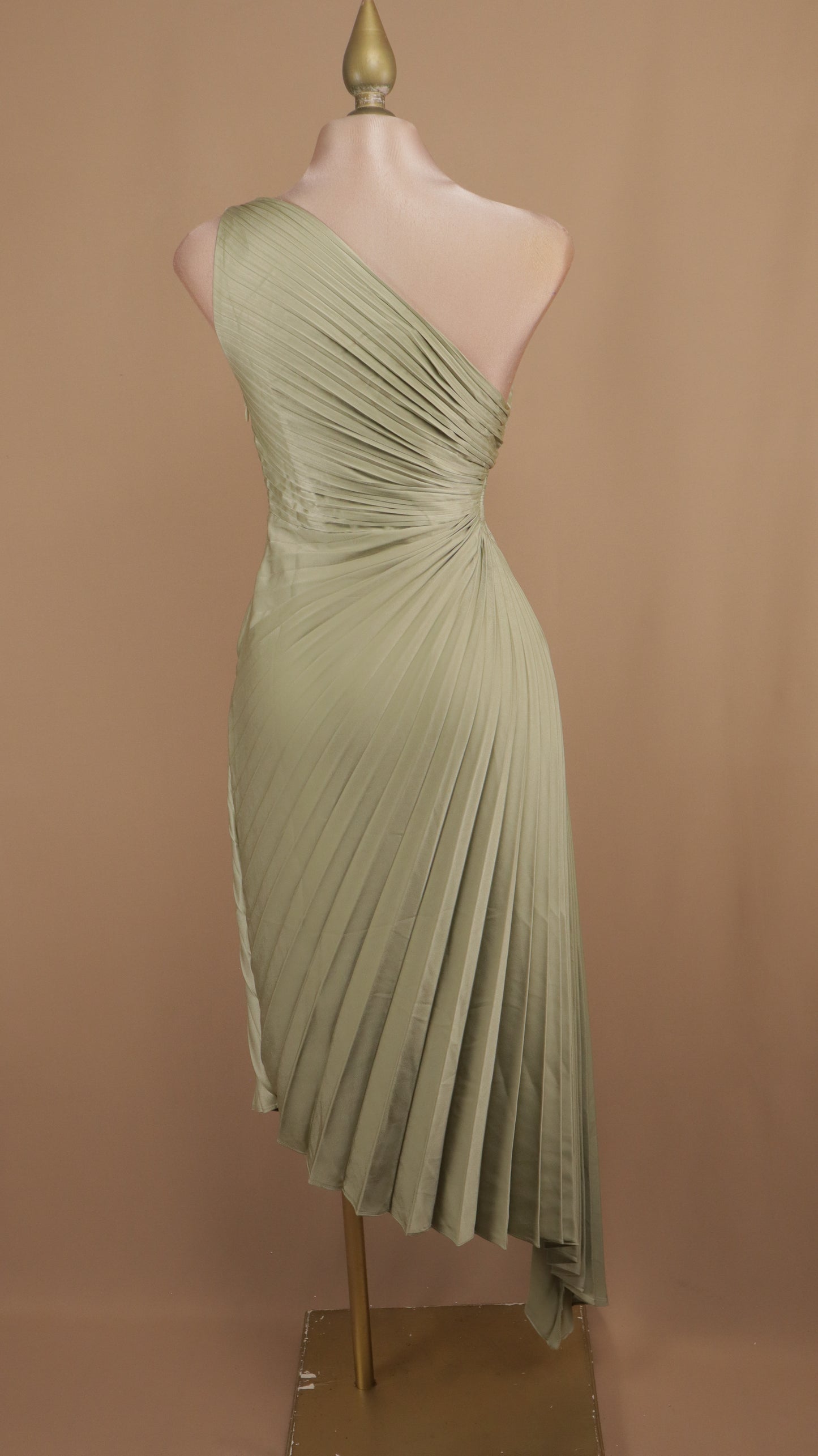 Vestido maxi asimétrico ojal