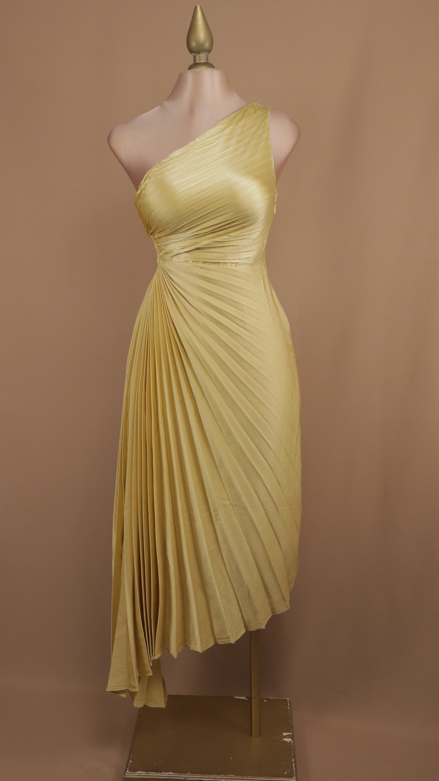 Vestido maxi asimétrico ojal