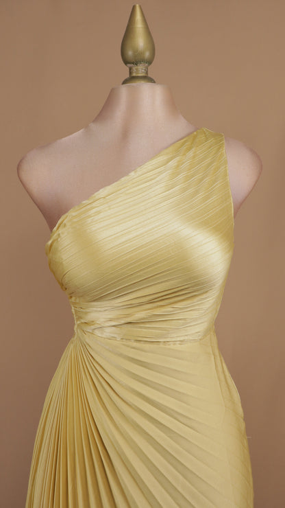 Vestido maxi asimétrico ojal