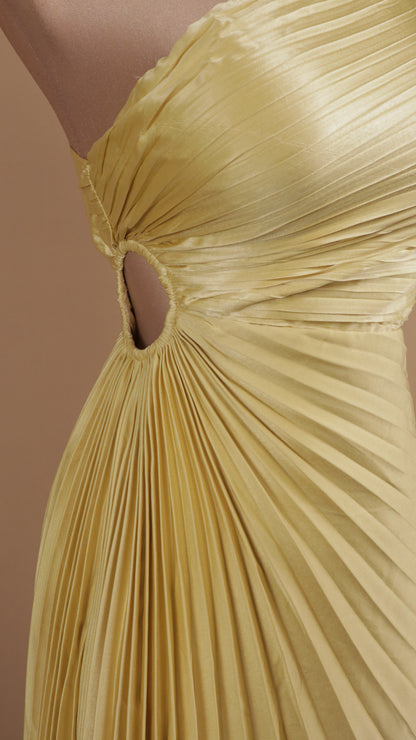 Vestido maxi asimétrico ojal