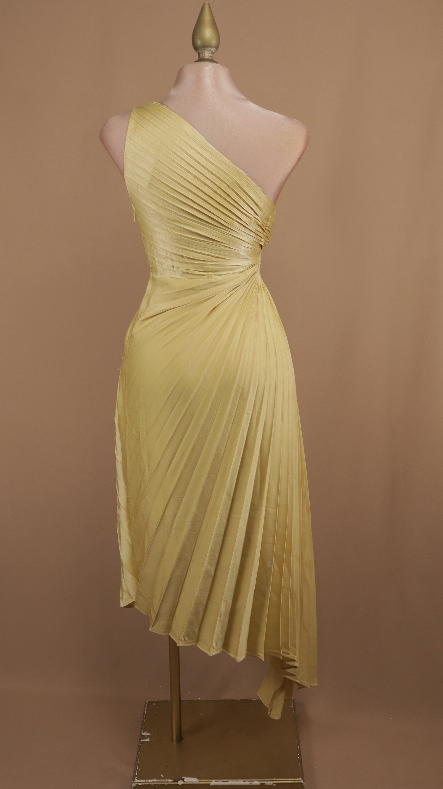 Vestido maxi asimétrico ojal