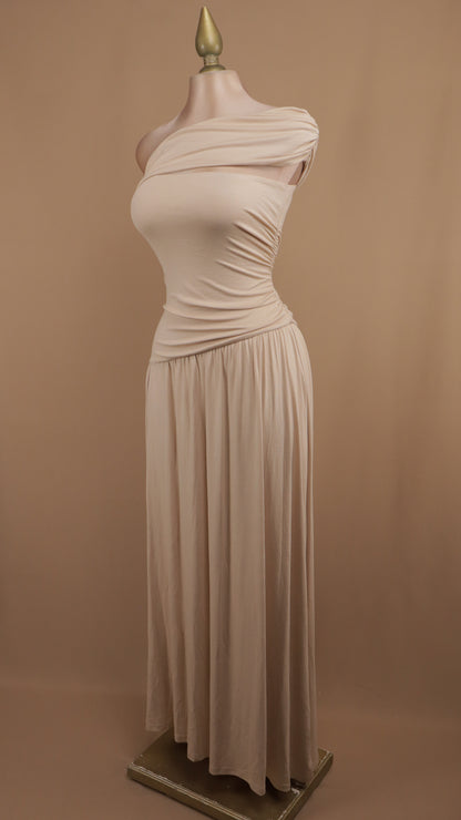 Vestido largo de licra escote asimétrico