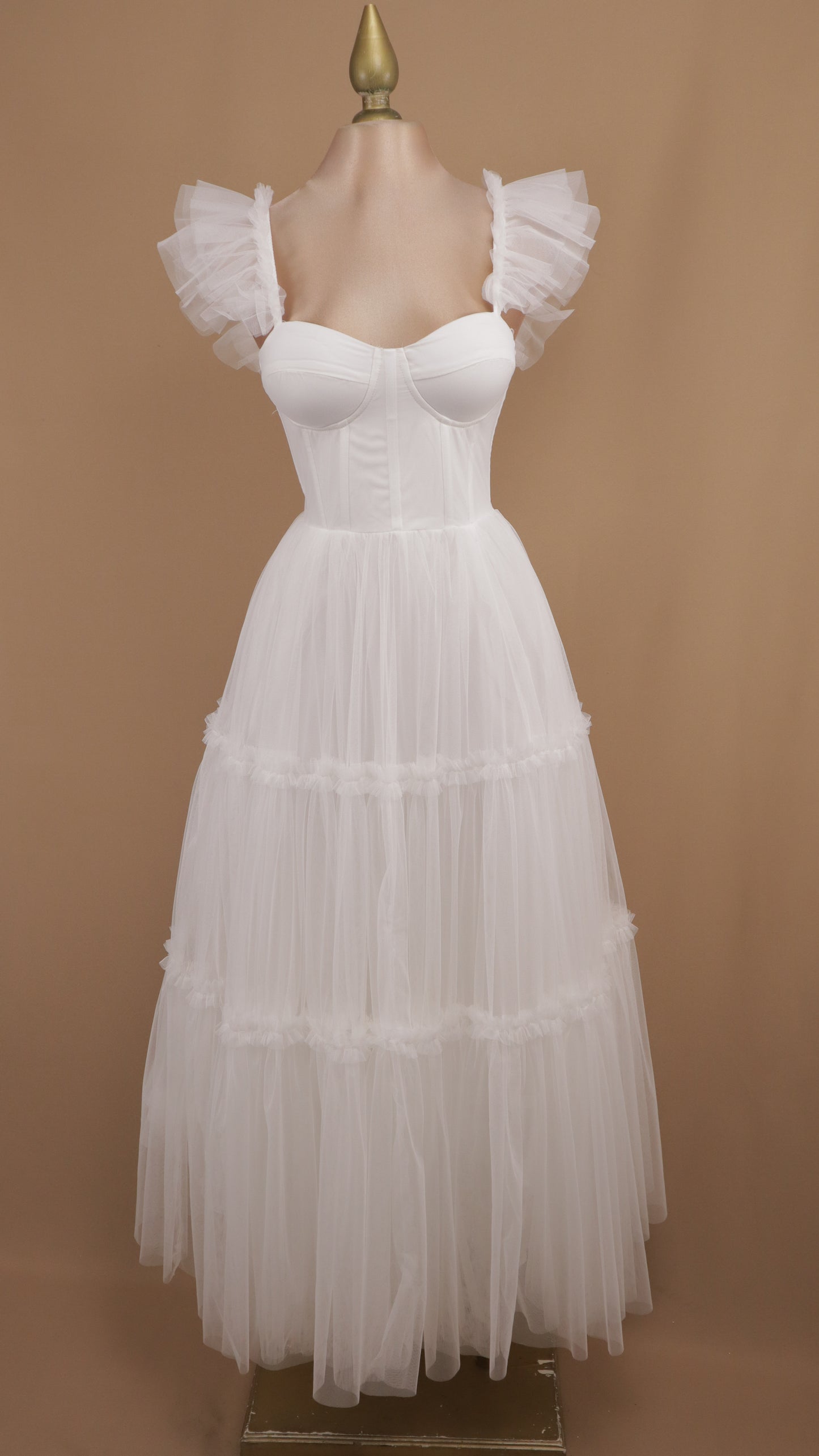 Vestido midi de tul con copa