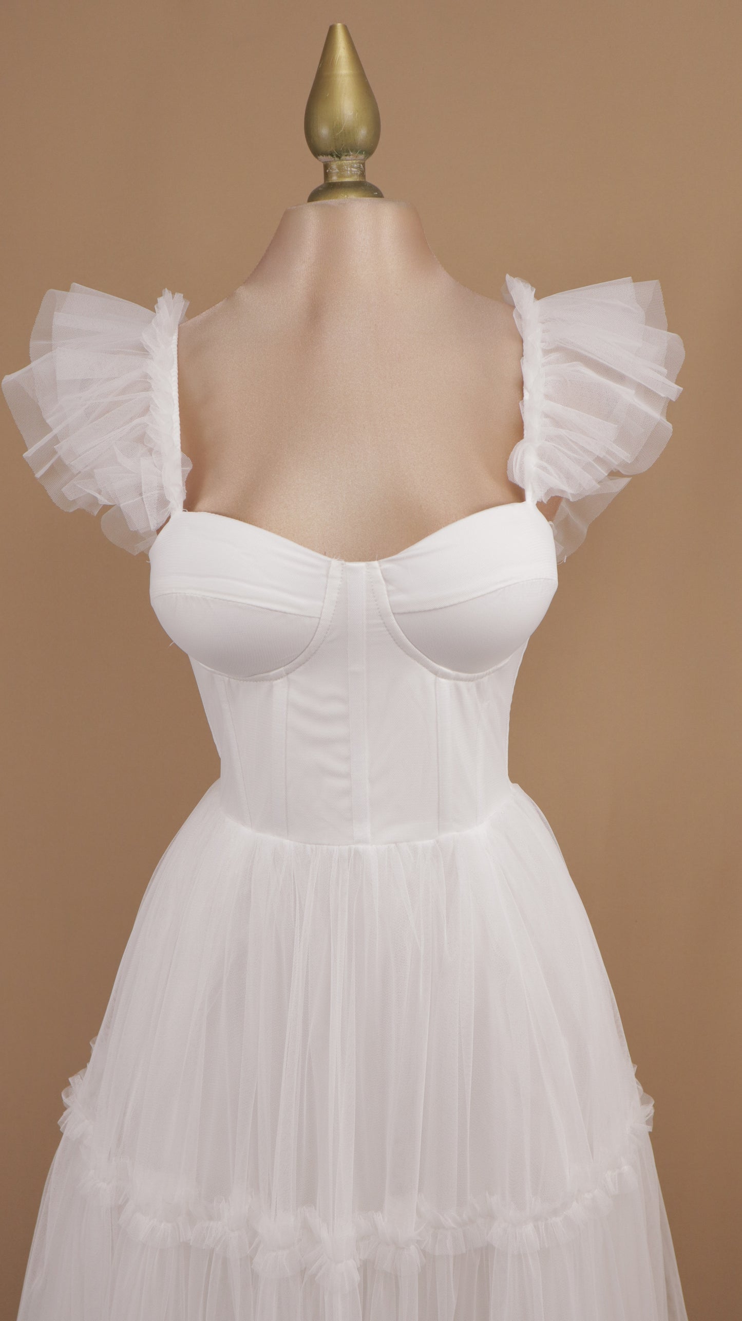 Vestido midi de tul con copa