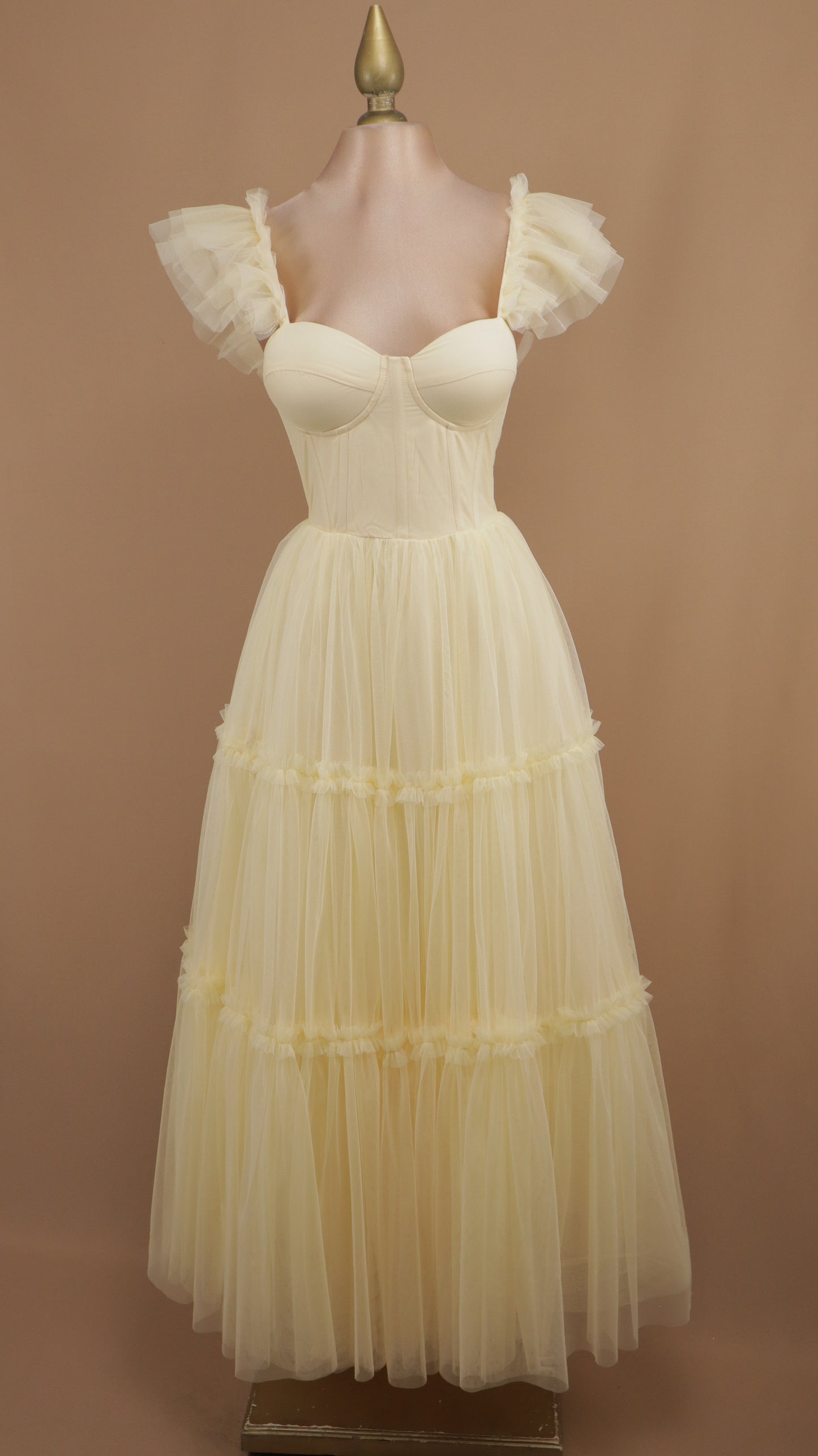 Vestido midi de tul con copa
