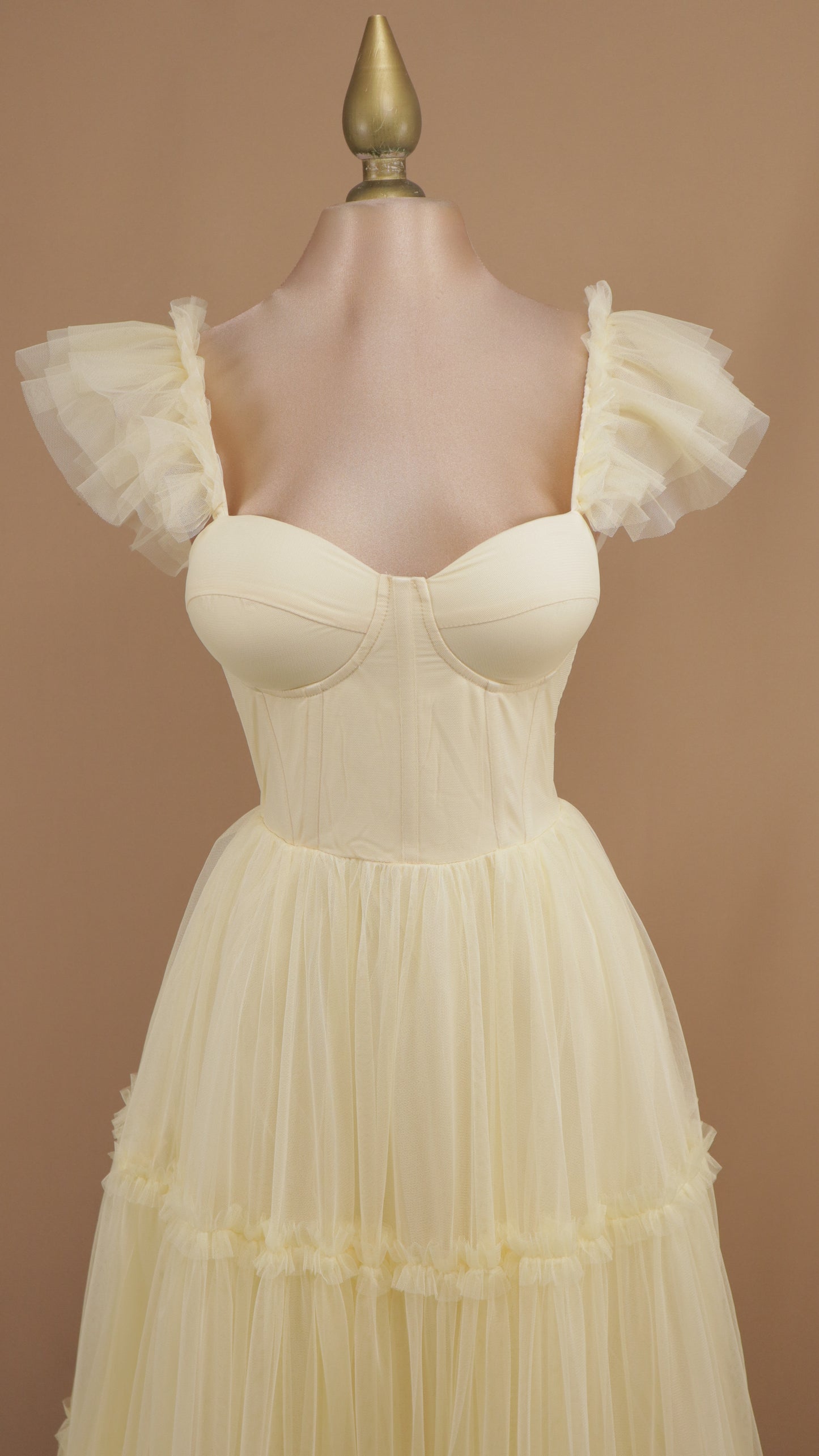Vestido midi de tul con copa
