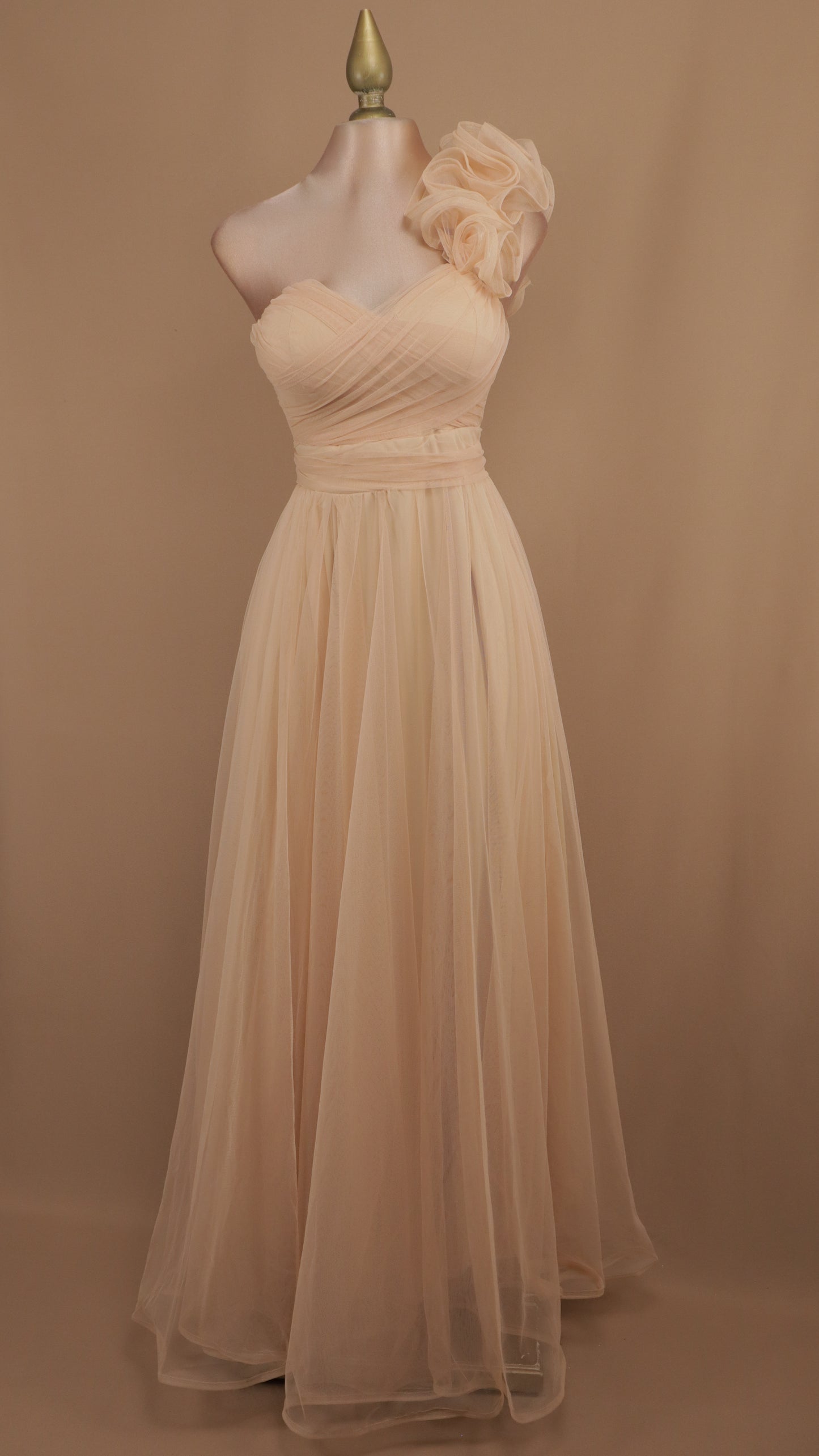 Vestido largo de tul con escote corazón