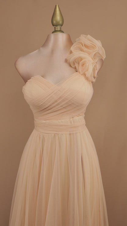 Vestido largo de tul con escote corazón