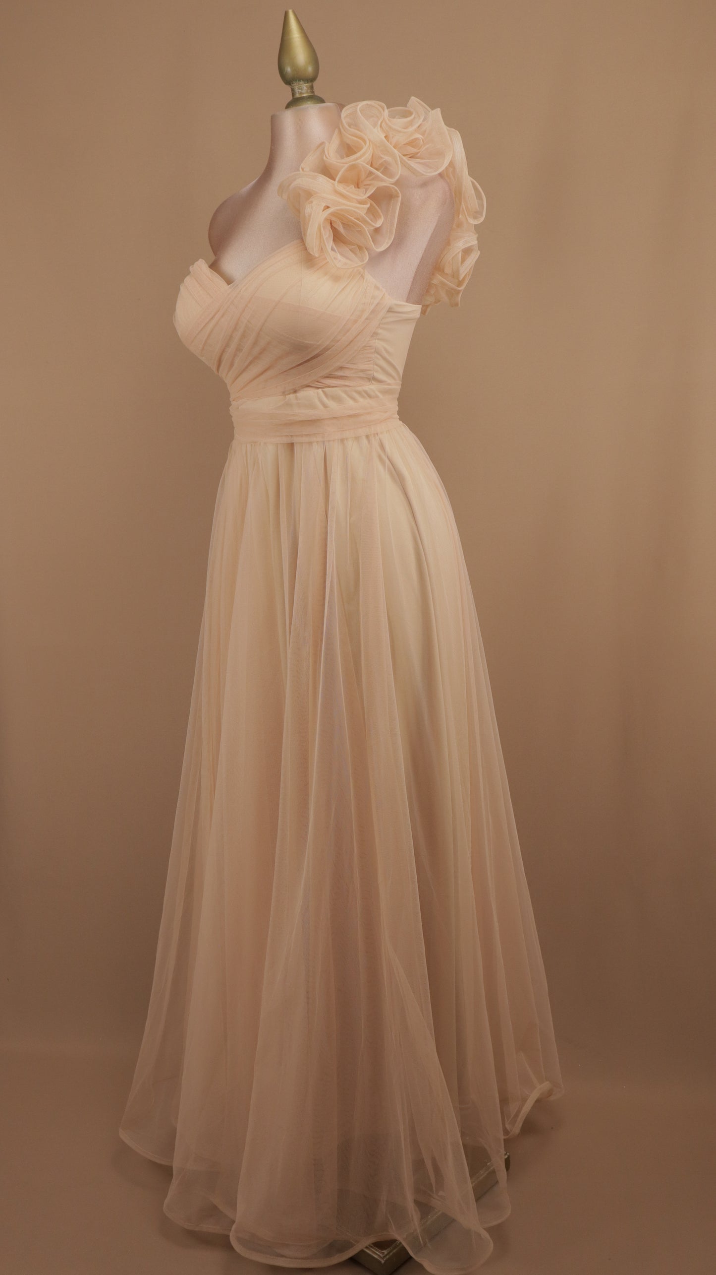 Vestido largo de tul con escote corazón