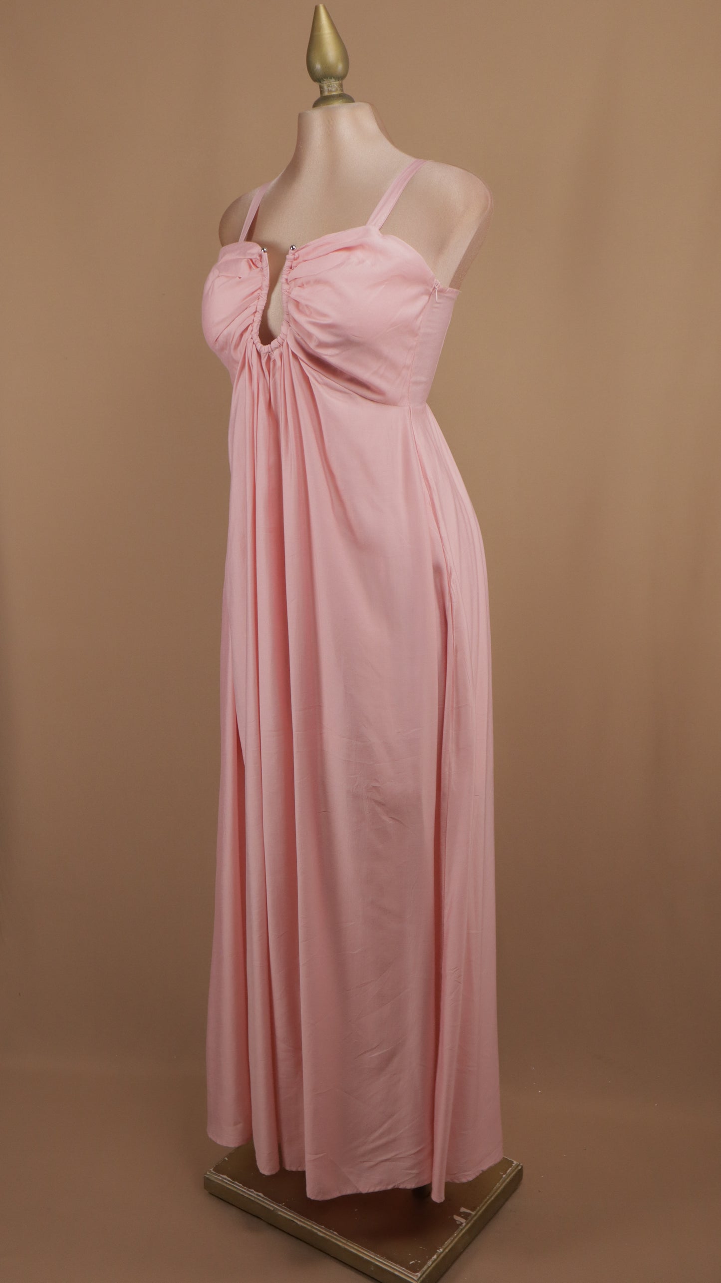 Vestido midi con tirante y escote de varilla