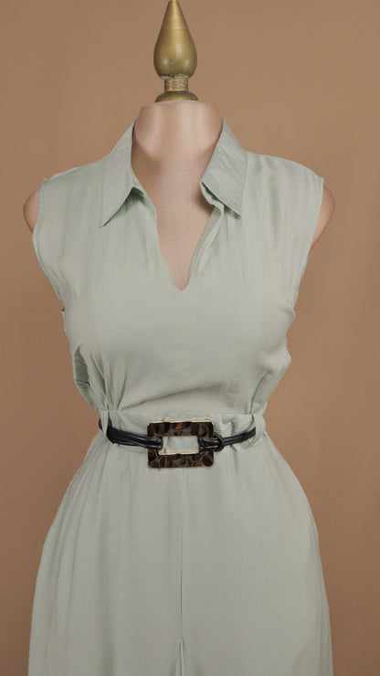 Vestido midi con cinto negro y argolla dorada