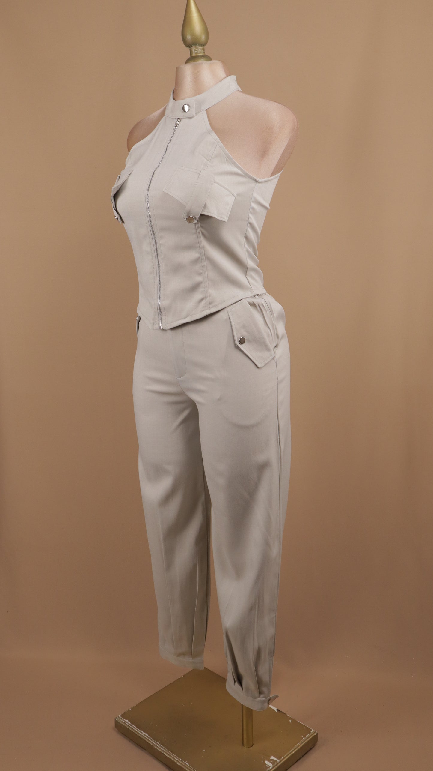 Conjunto de pantalón y crop halter