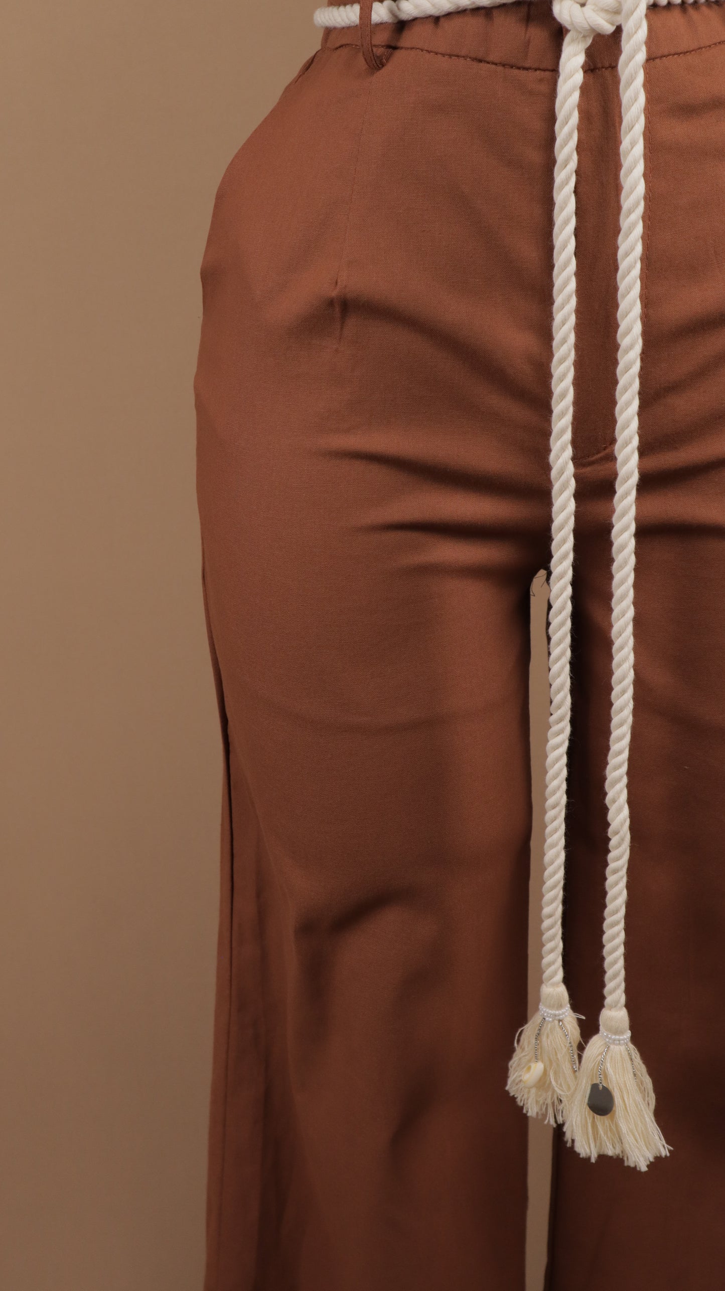 Conjunto de pantalón y crop bordado