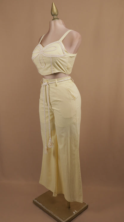 Conjunto de pantalón y crop bordado