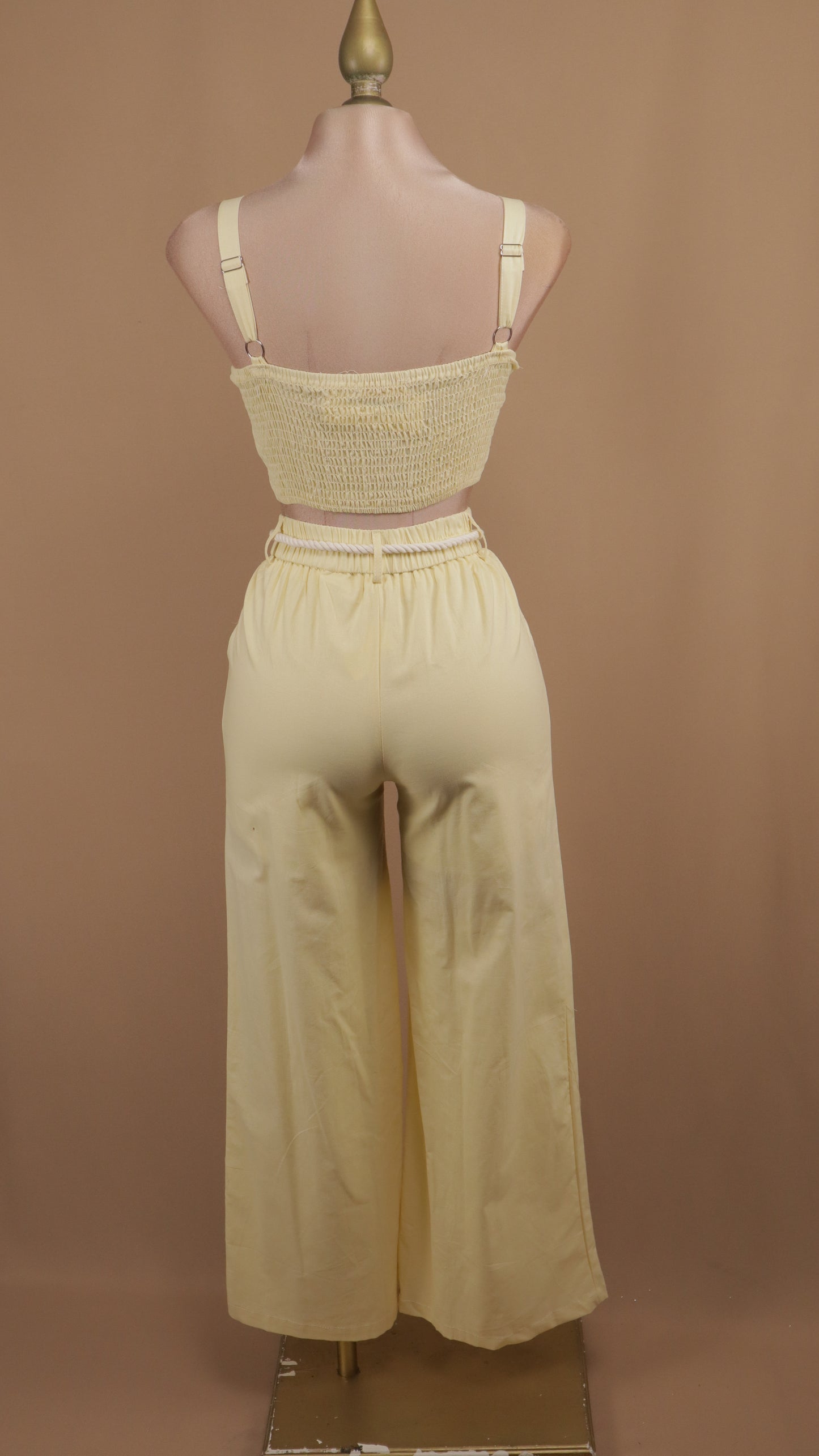 Conjunto de pantalón y crop bordado