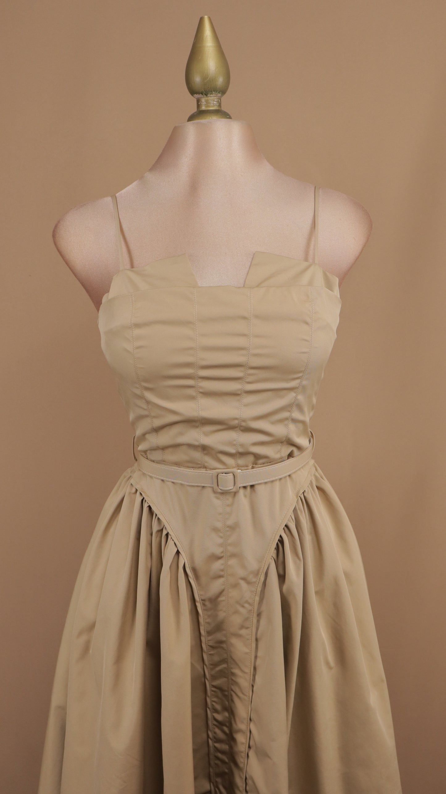 Vestido midi de tirantes con falda en línea A