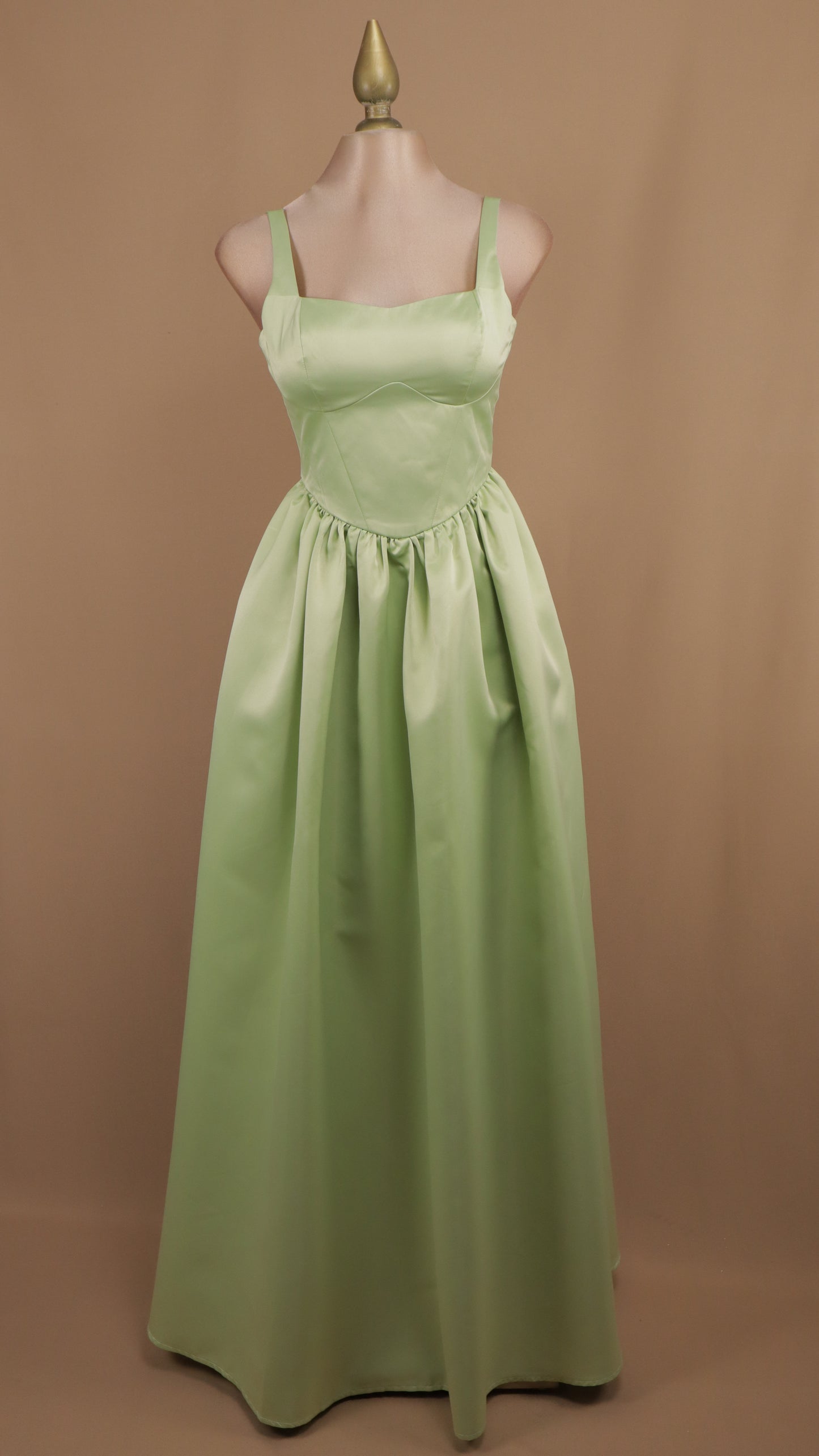 Vestido largo de tirantes con falda en línea A