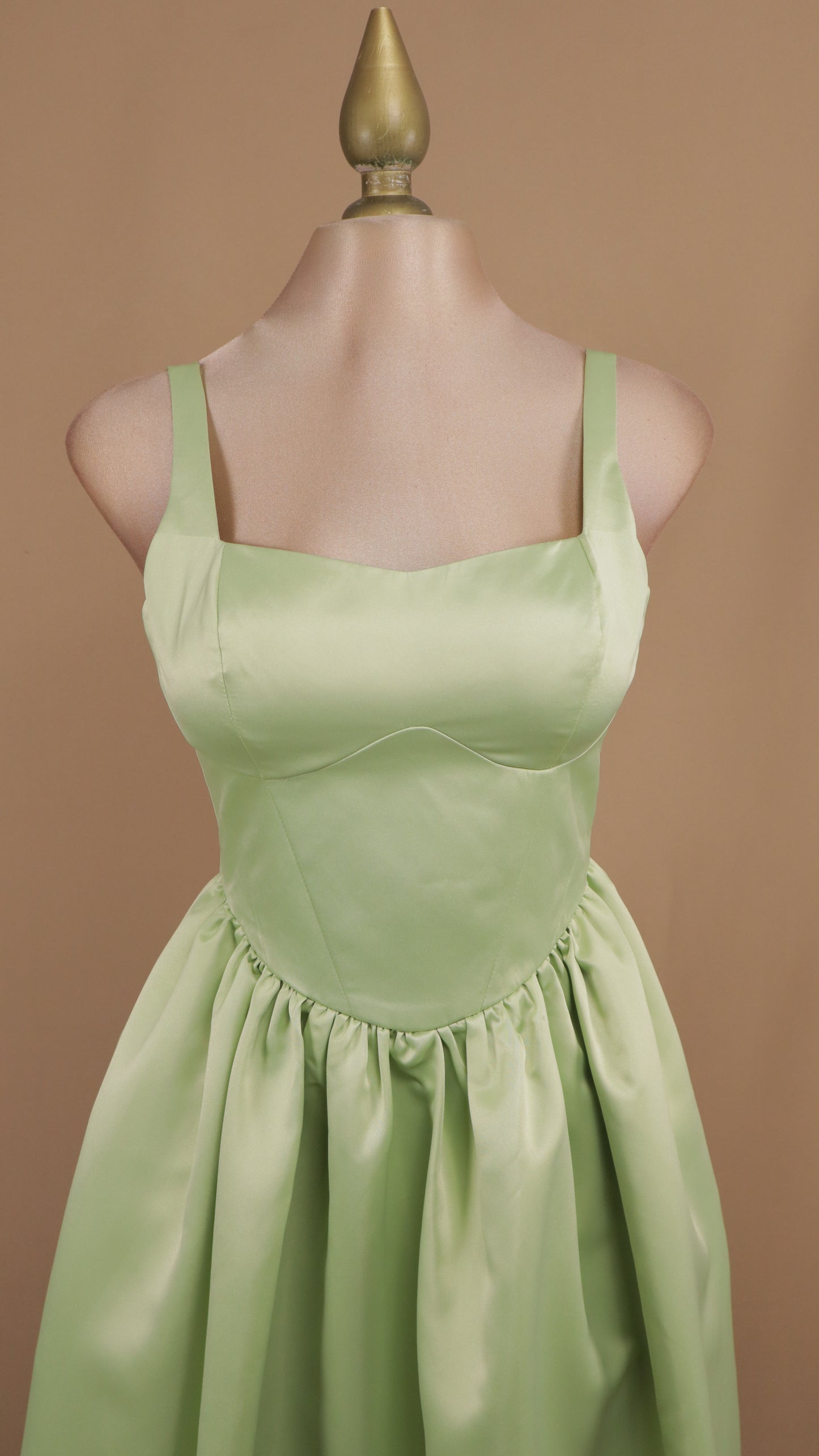 Vestido largo de tirantes con falda en línea A