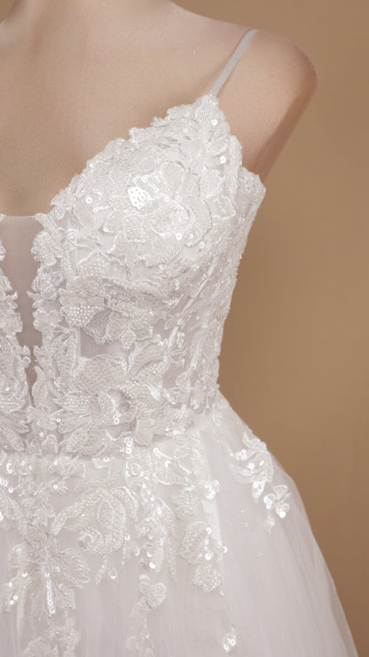 Vestido largo de tull corte princesa con aplicación
