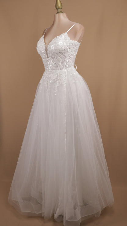 Vestido largo de tull corte princesa con aplicación