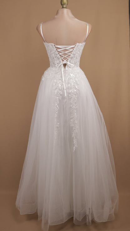 Vestido largo de tull corte princesa con aplicación