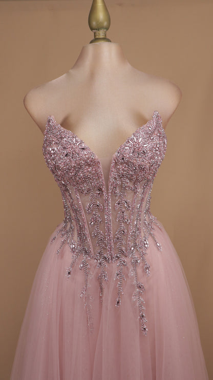 Vestido largo corte princesa con aplicación y estraple