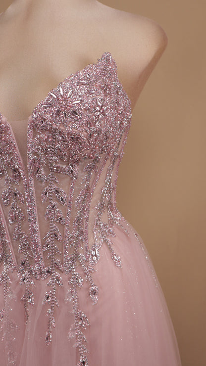 Vestido largo corte princesa con aplicación y estraple
