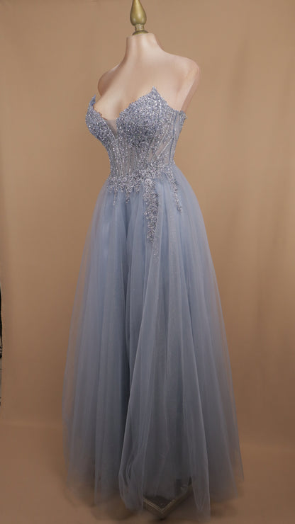 Vestido largo corte princesa con aplicación