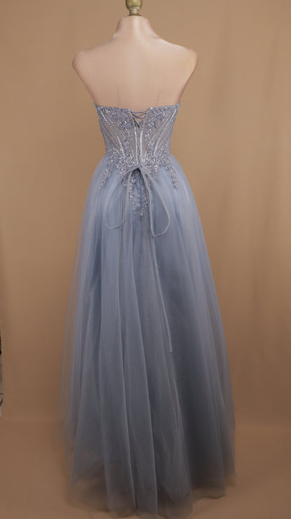 Vestido largo corte princesa con aplicación