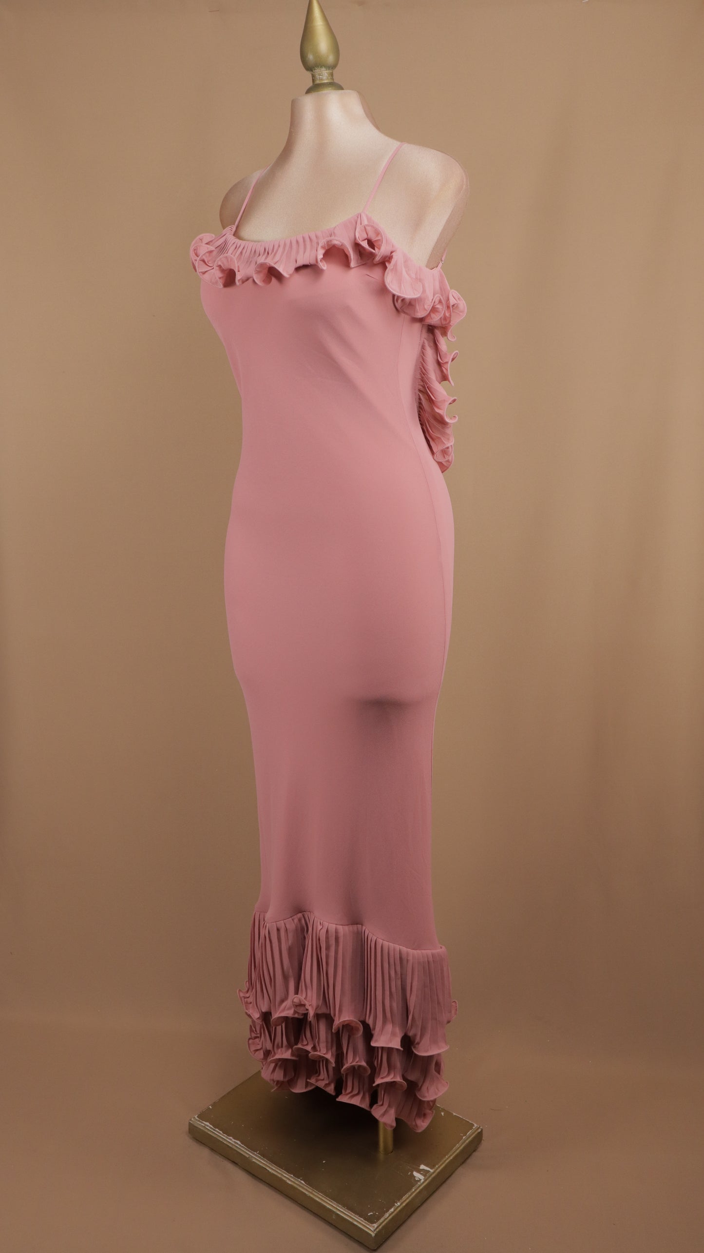 Vestido largo con escarola en espalda y escote