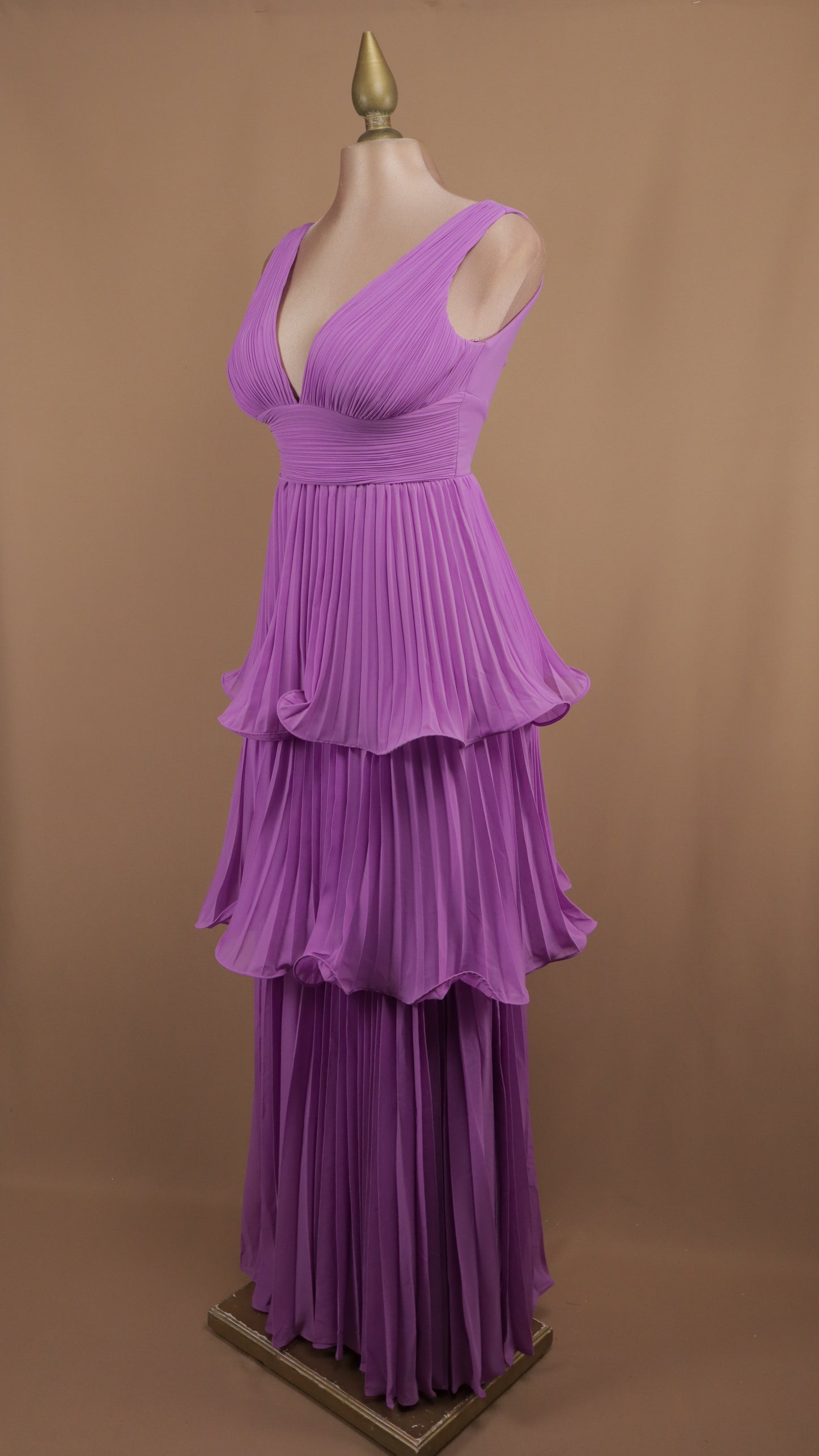 Vestido largo de olanes y plisado